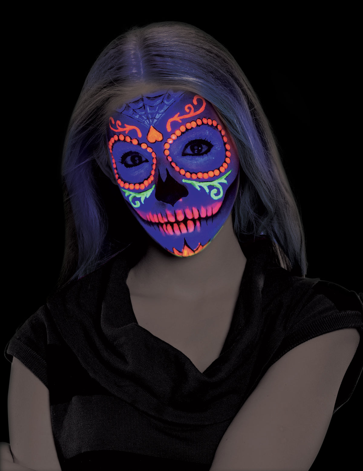 Rendu fluorescent sur le visage de la palette de maquillage néon rose et orange
