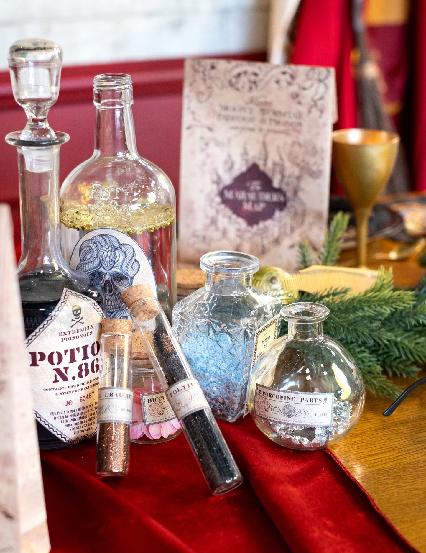 Majhna okrogla vaza iz debelega stekla 10 cm 