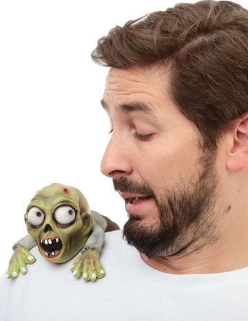 Majhni odrasli ramenski zombi