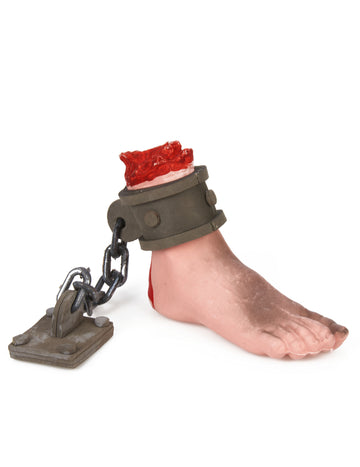 Krvava stopala z verigo