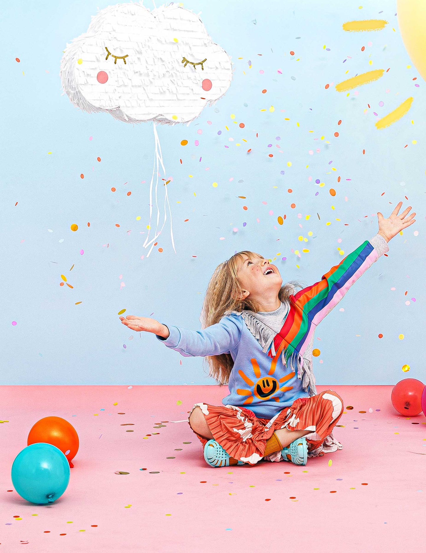 Pinjata Beli oblak z vrvicami, 50 x 32 cm