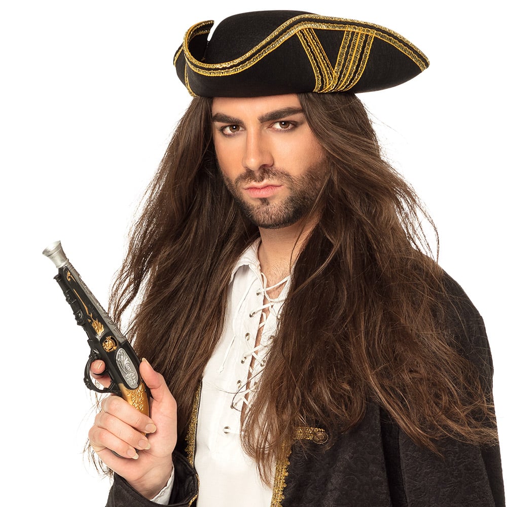 Mise en situation du pistolet pirate noir et or