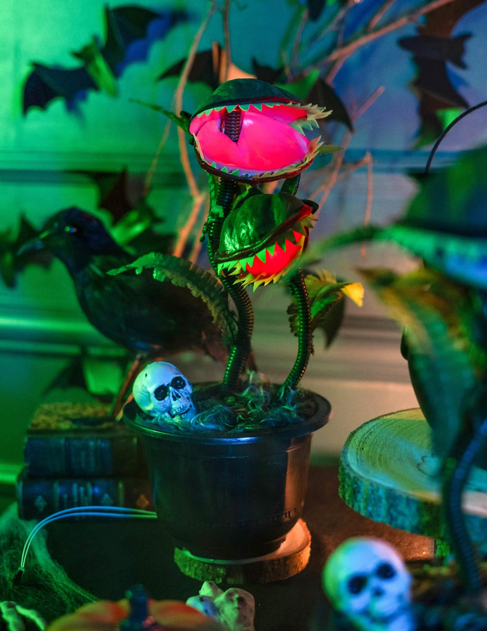 Velik načrt lonca z lobanjo animirane mesojede rastline dekoracija za halloween