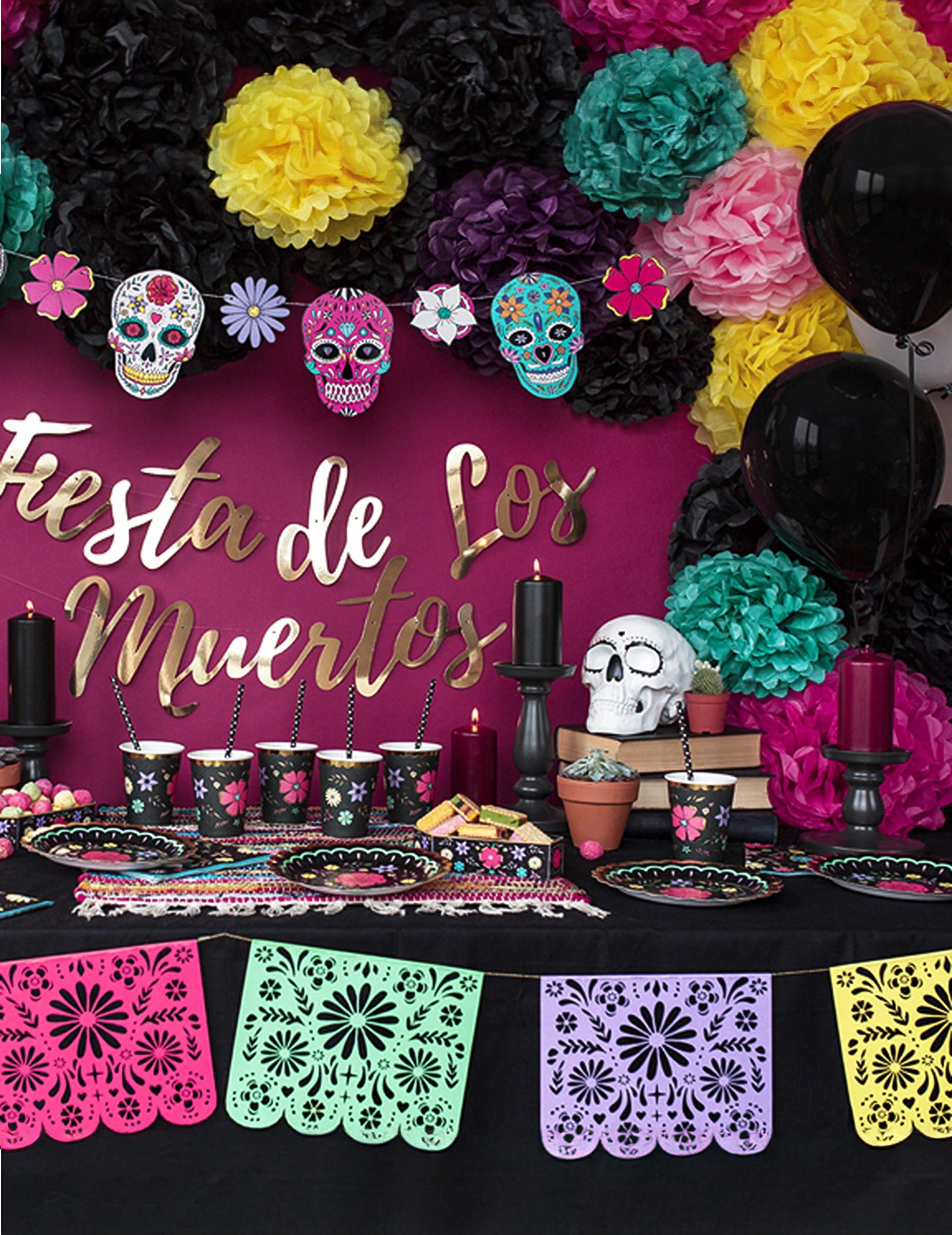 Mise en scène du pompon à suspendre en papier fuchsia