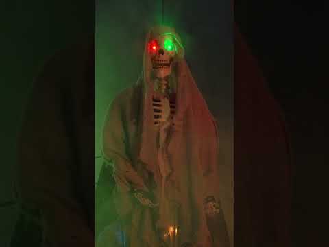 Squelette gris lumineux à suspendre Halloween 180 cm