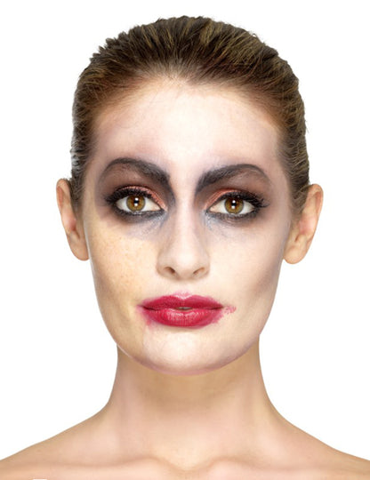 Primer ličnega ličenja z halloweensko lateksno protezo z rezi