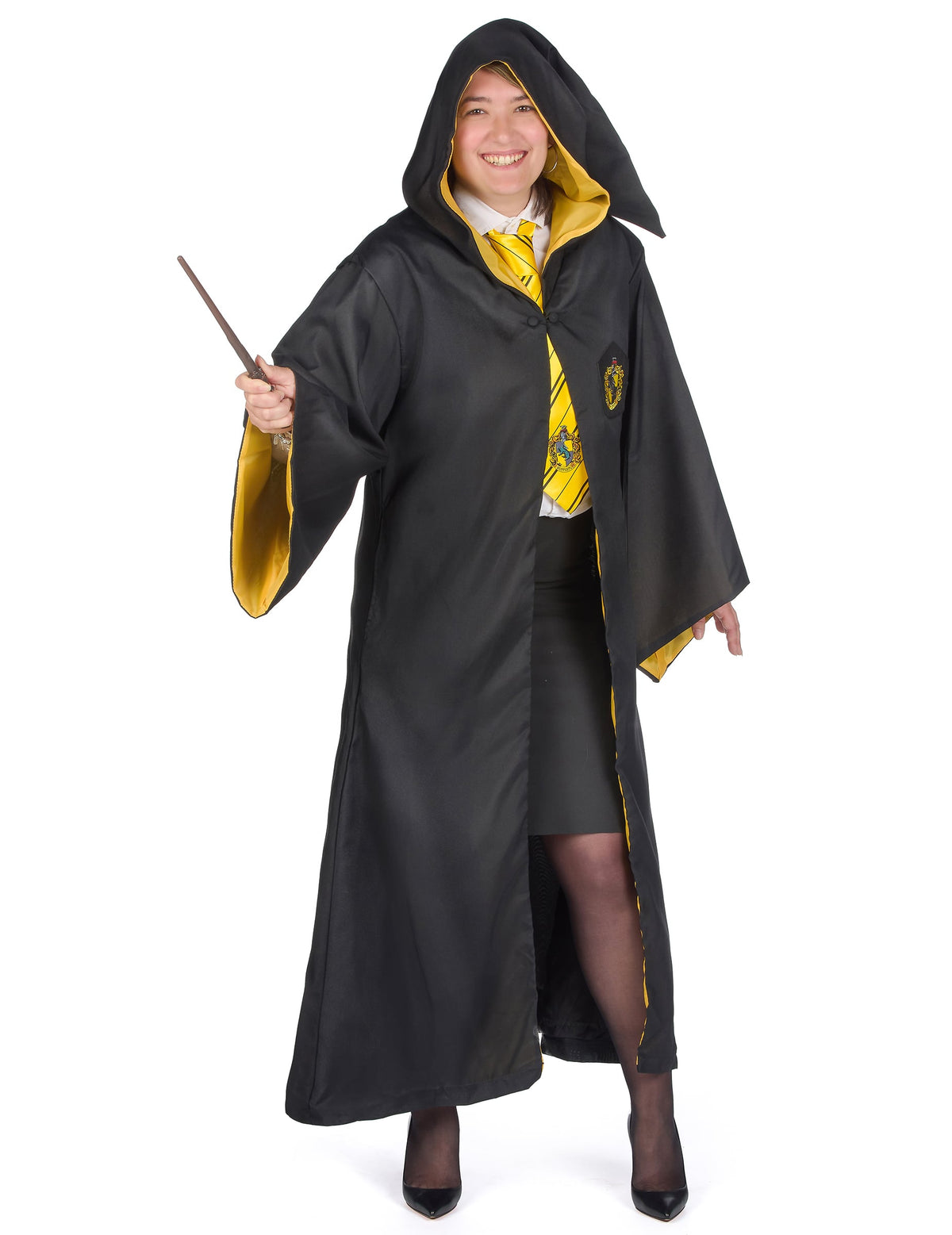 Vue de face avec baguette du Réplique luxe robe de sorcier Poufsouffle