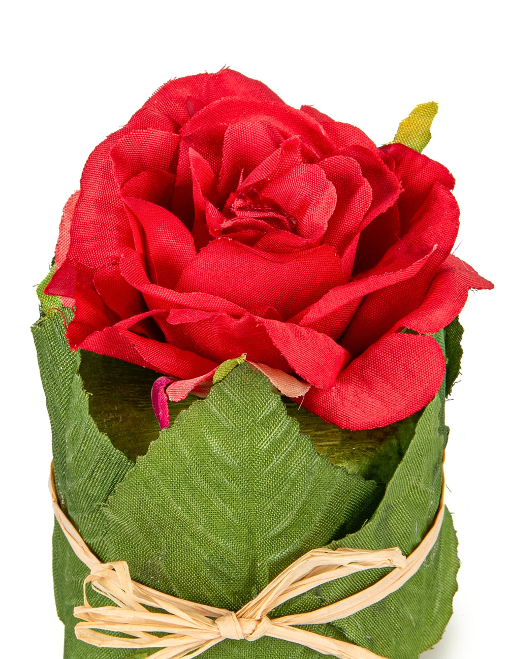 Gros plan sur la fleur de la Rose dans un pot en feuillage pour mariage