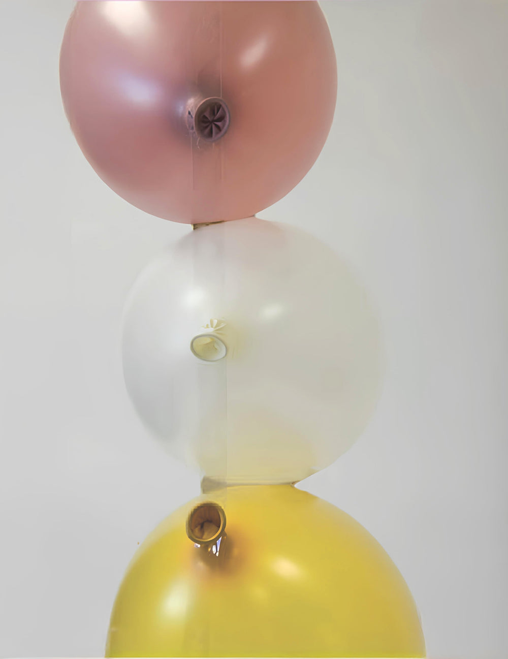 Détail du système d'attache du ruban pour arche à ballons