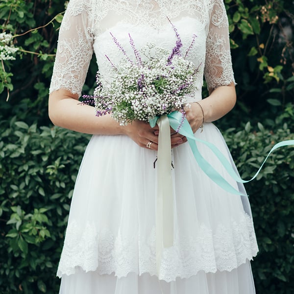 Utilisation sur un bouquet du ruban satin pour mariage