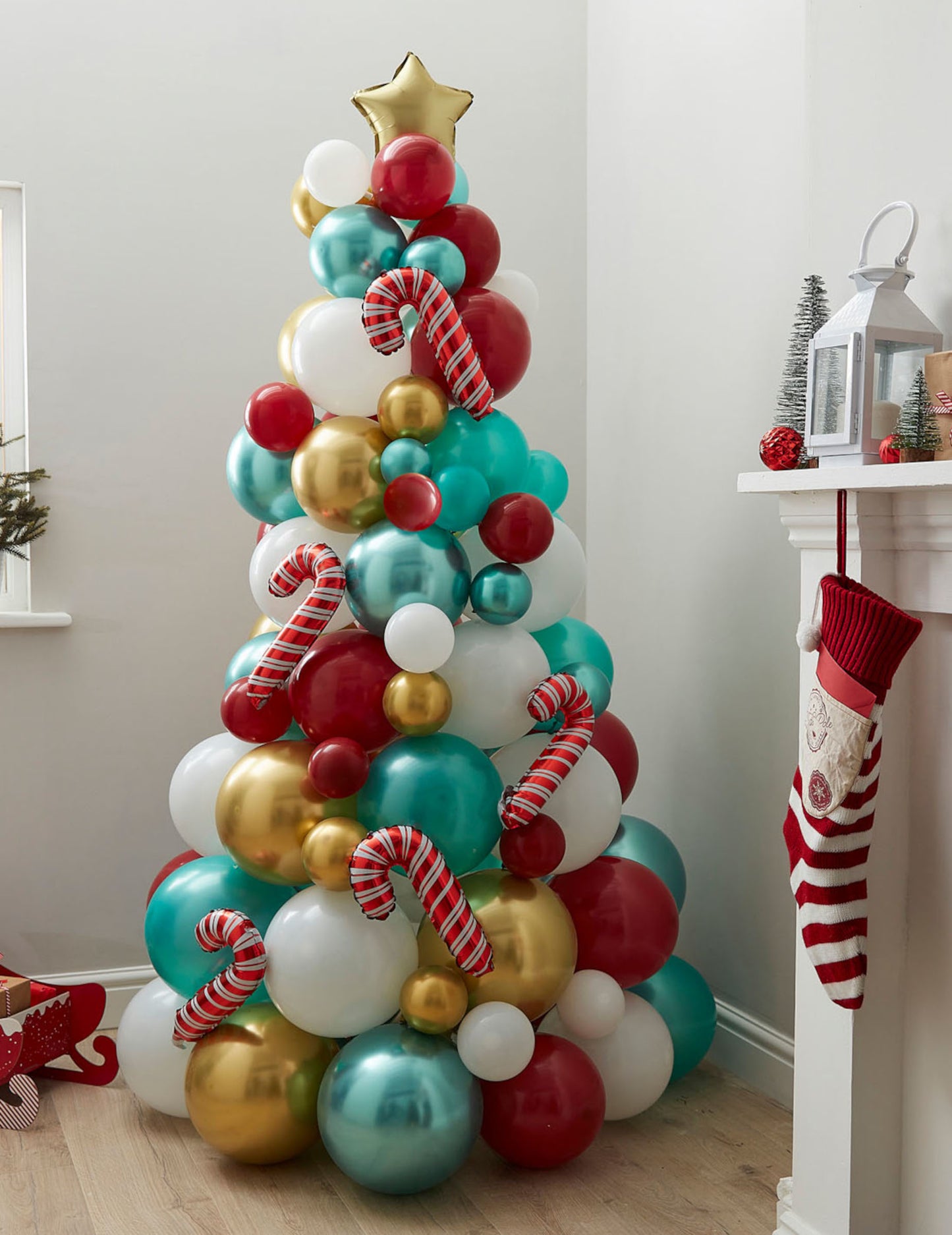Božično drevo iz rdečih, zelenih in zlatih balonov s sladkorno palico 180 cm