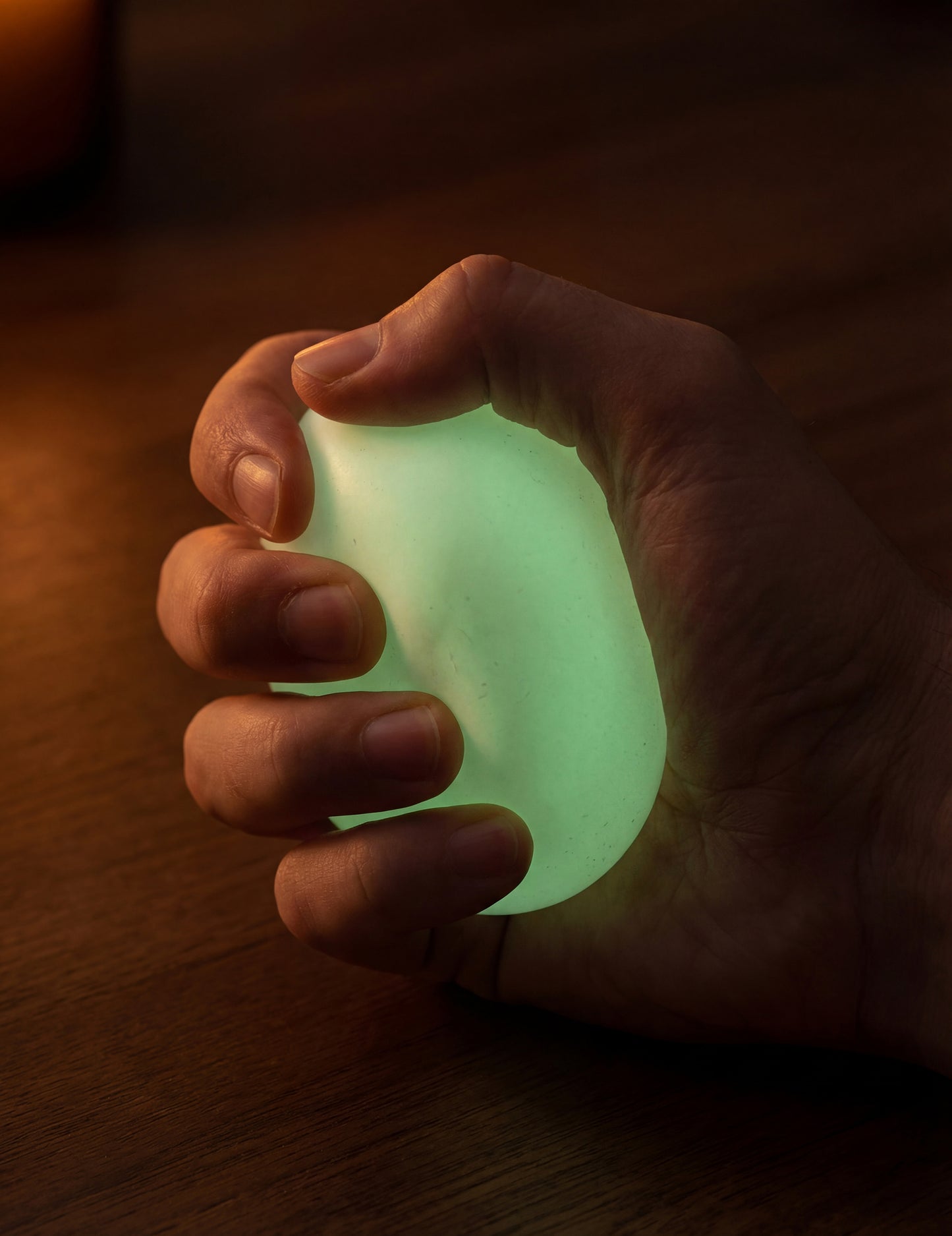 Scrunchemsova svetleča žoga za stres v temi