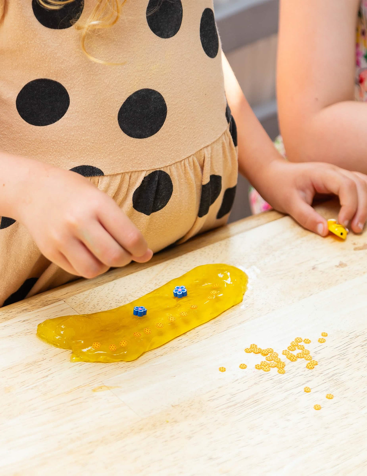 Slime z medom in čebelo