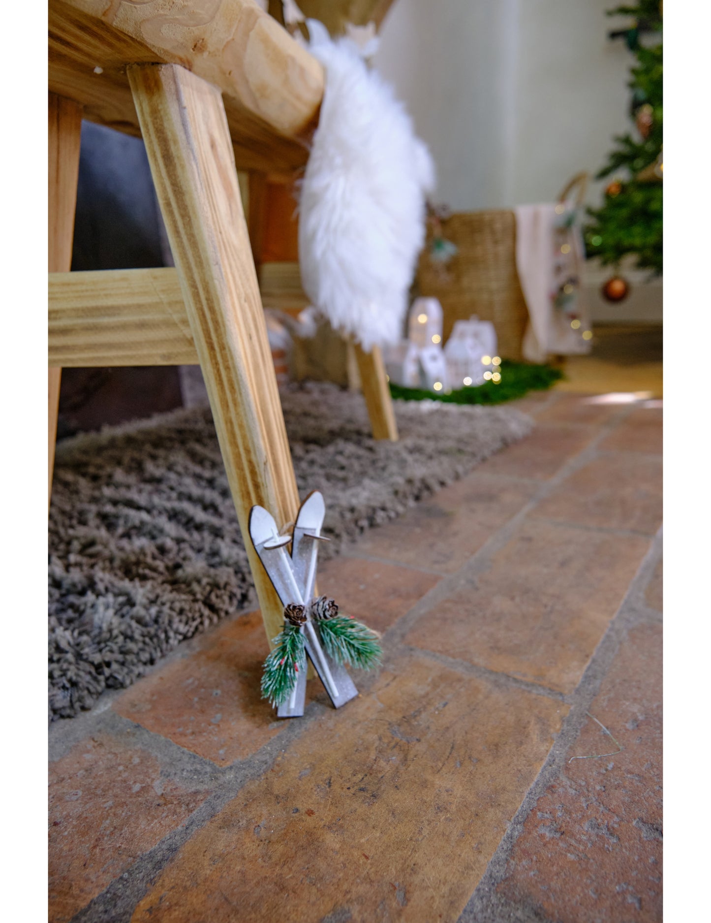 Lesena viseča dekoracija – par smuči 15 cm 