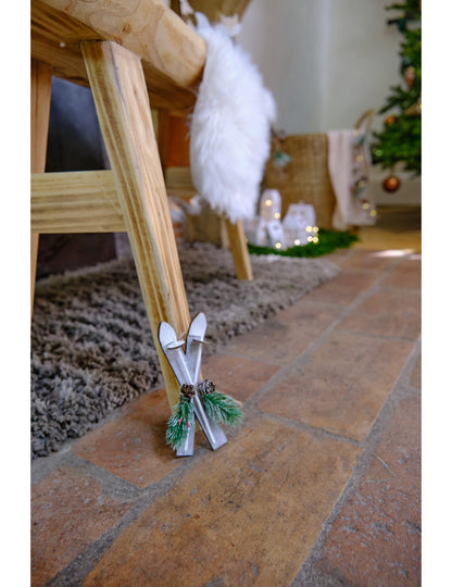 Lesena viseča dekoracija – par smuči 15 cm 