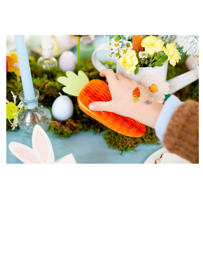 Okras iz papirja s korenčkovim satovjem 20 cm za veliko noč