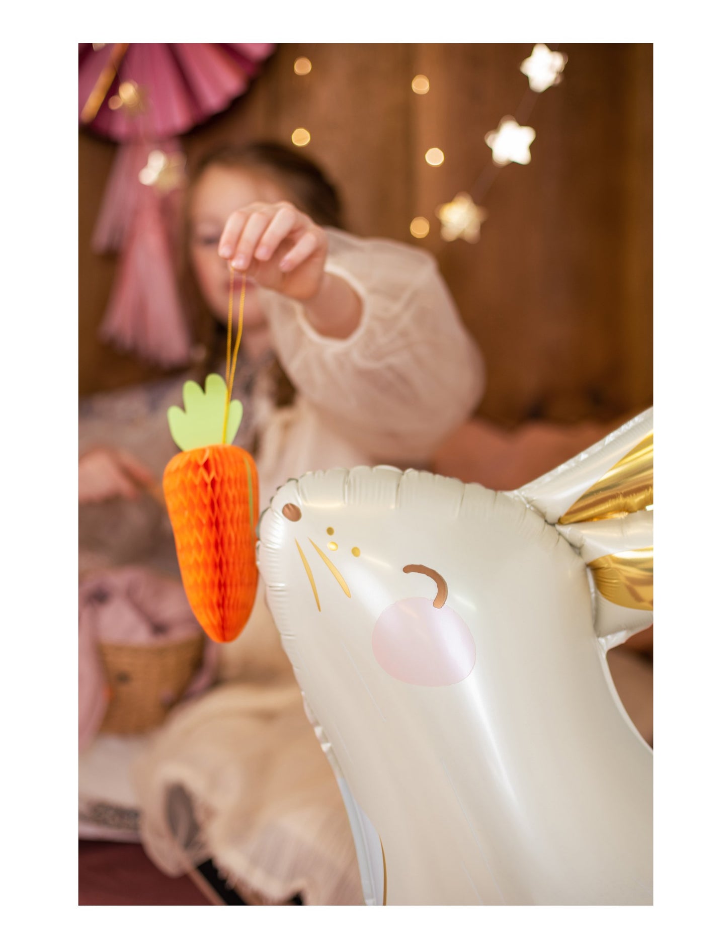 Okras iz papirja s korenčkovim satovjem 20 cm za veliko noč