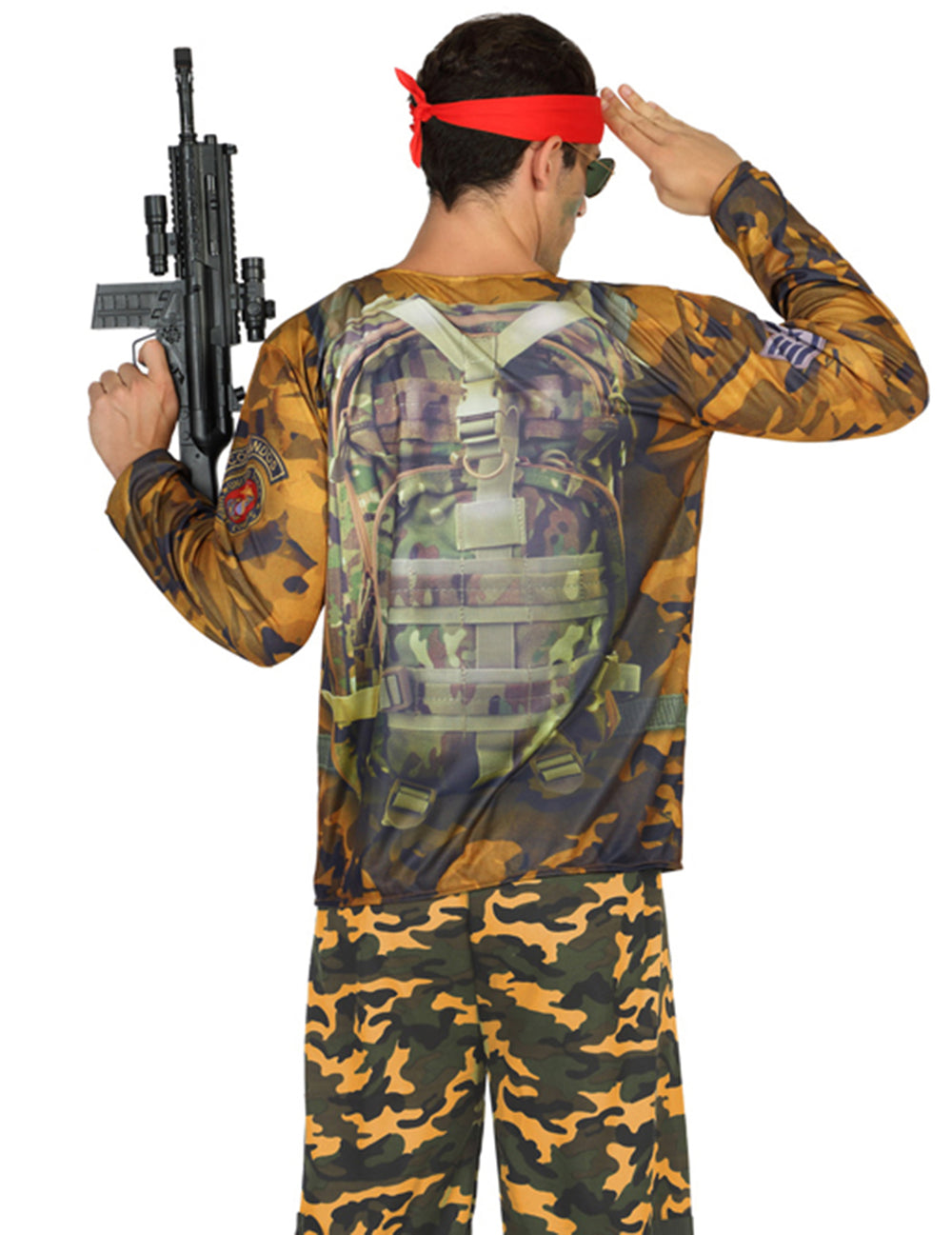 Vue de dos avec imprimé sac à dos du t-shirt militaire