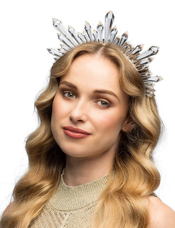 Tiara, okrašena s prozornimi kristali