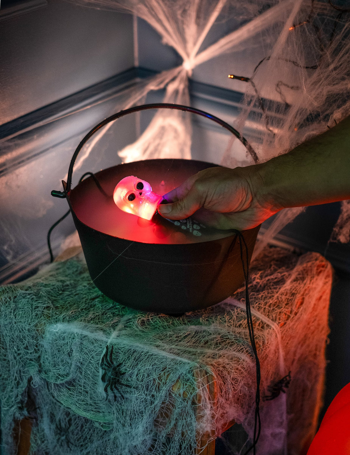 Mise en situation de la torche spinner lumineuse tête de mort
