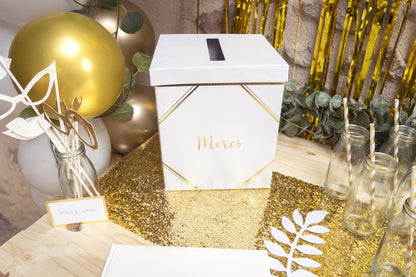 Urne v beli in zlati črni škatli 21 x 25 cm