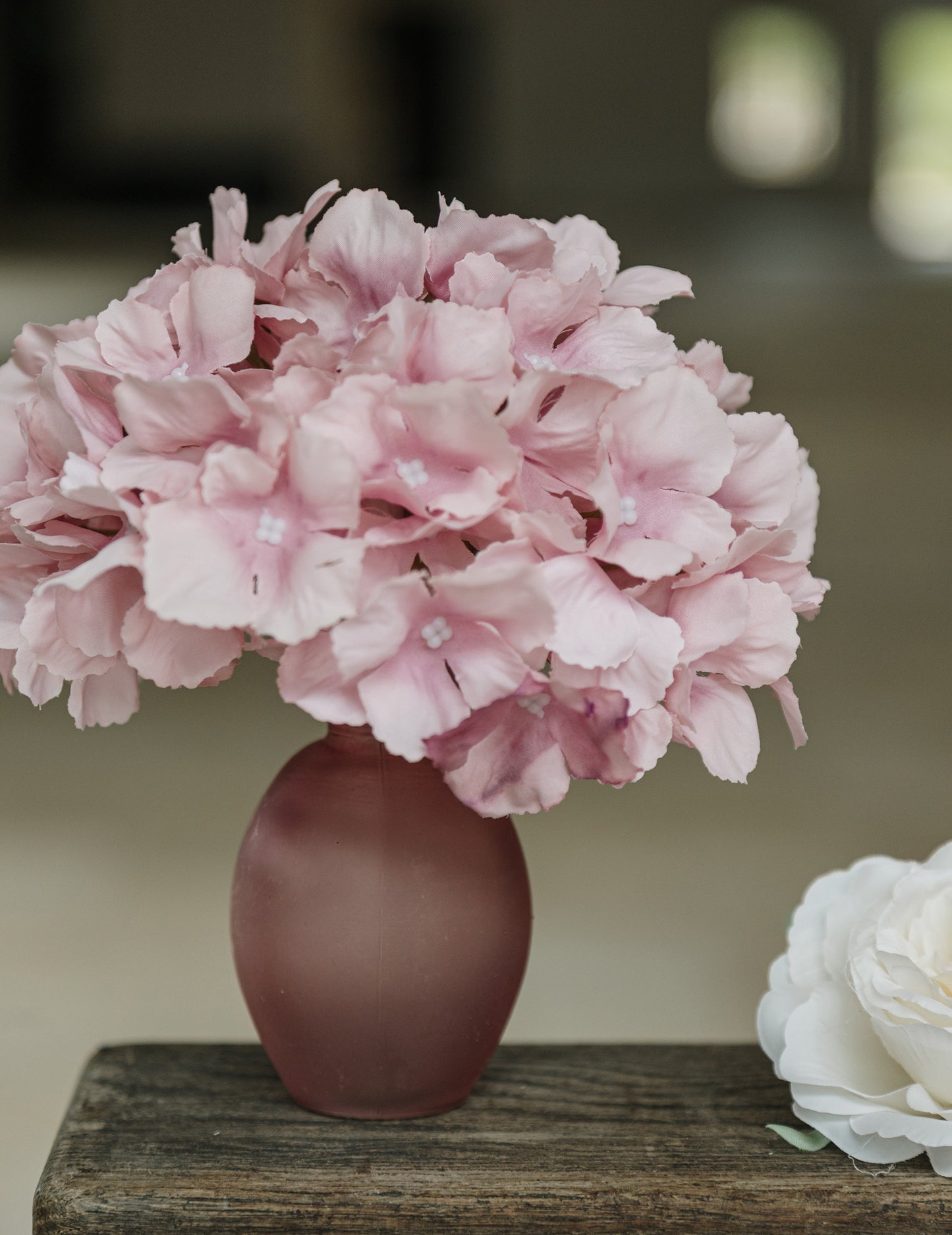 Roza steklena vaza, 150 ml, matiran zaključek