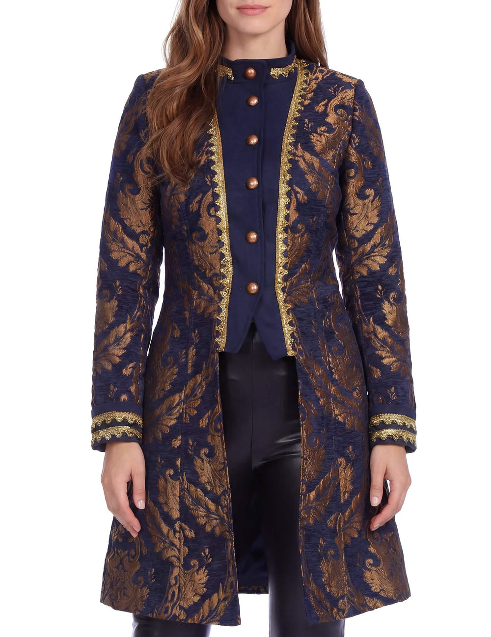 Détail du buste et des boutons dorés de la veste baroque brodée luxe pour femme