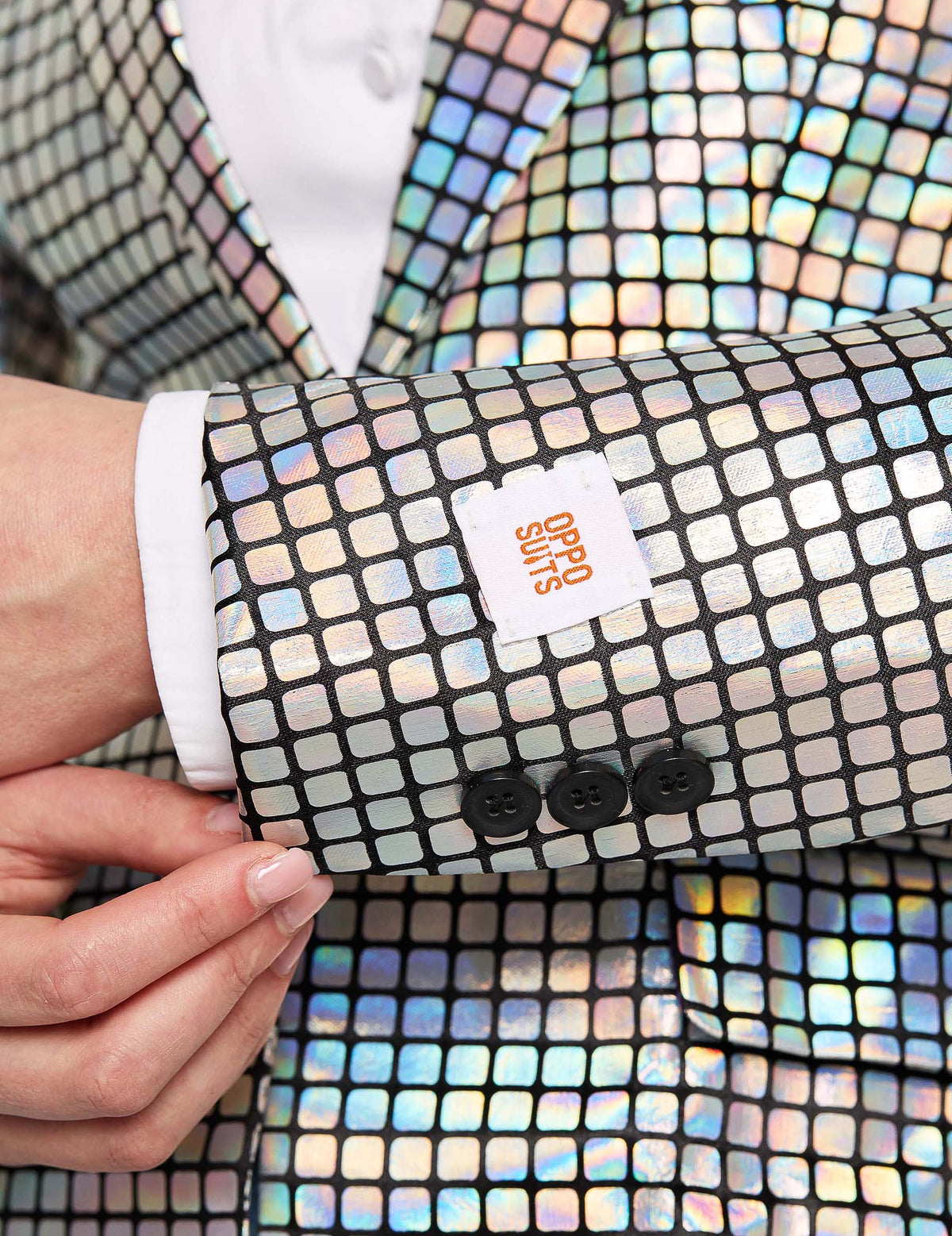 Détail de la manche et des boutons de la veste blazer discoballer Suitmeister