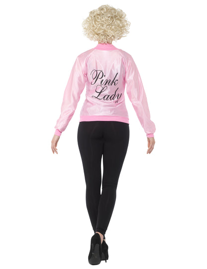 Ženska iz roza jakne iz petdesetih let prejšnjega stoletja