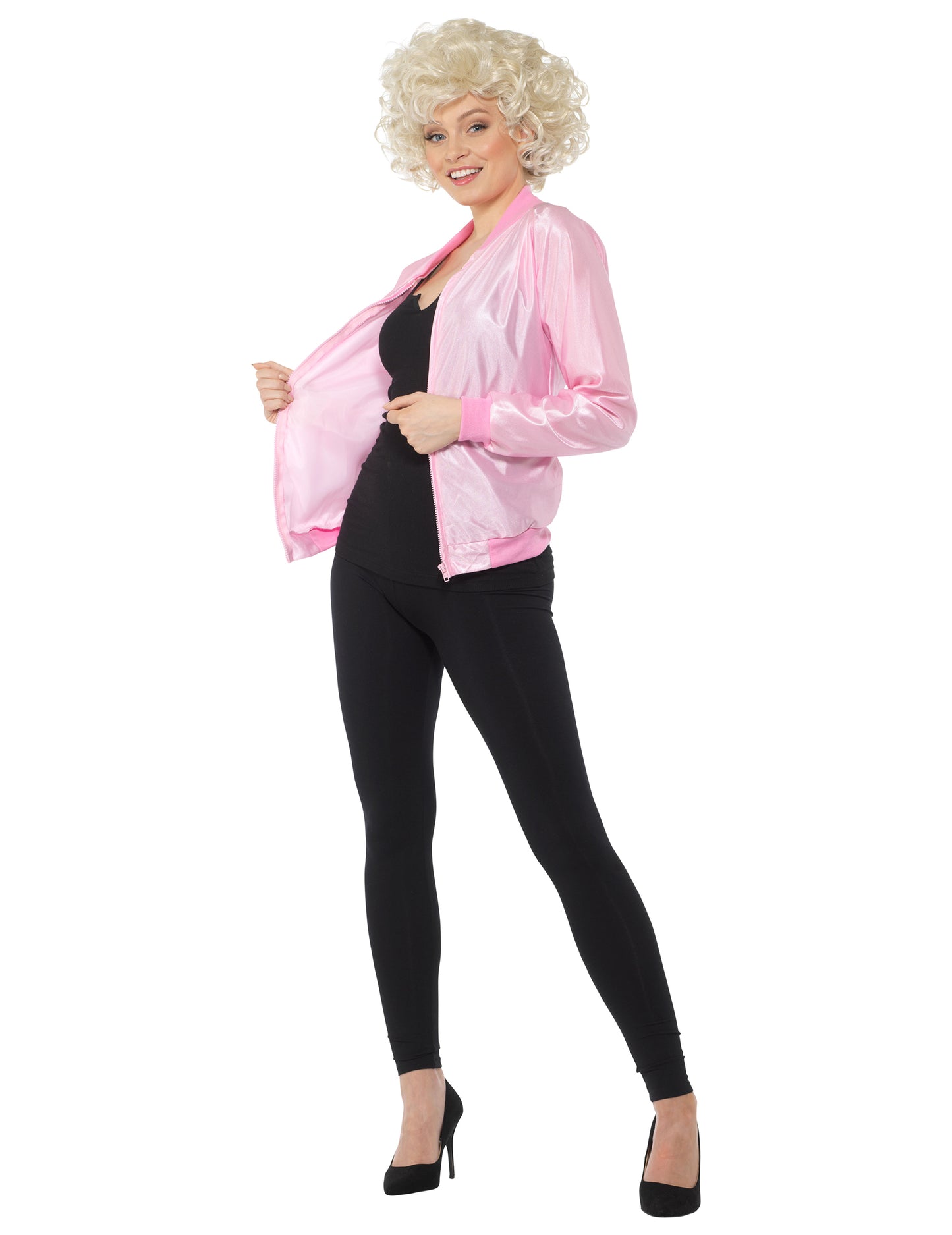 Ženska iz roza jakne iz petdesetih let prejšnjega stoletja